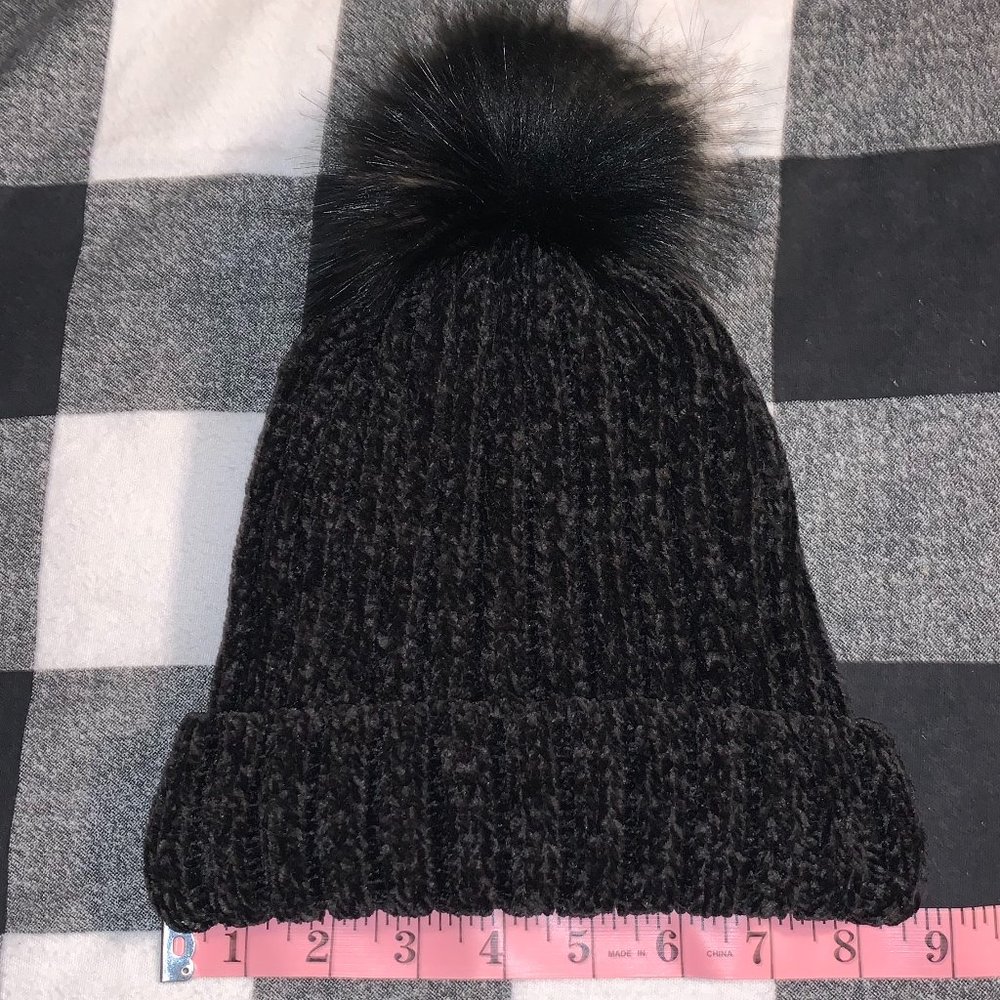 Black Winter Knit Pom Hat Beanie - Picture 8 of 8